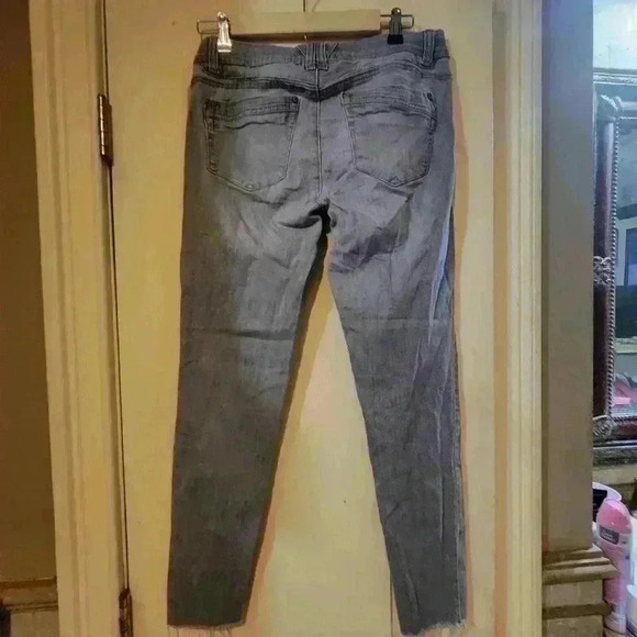 15Raw hem democracy light grey wash floral embroidered cropped jeans size size 6 - Picture 6 of 8